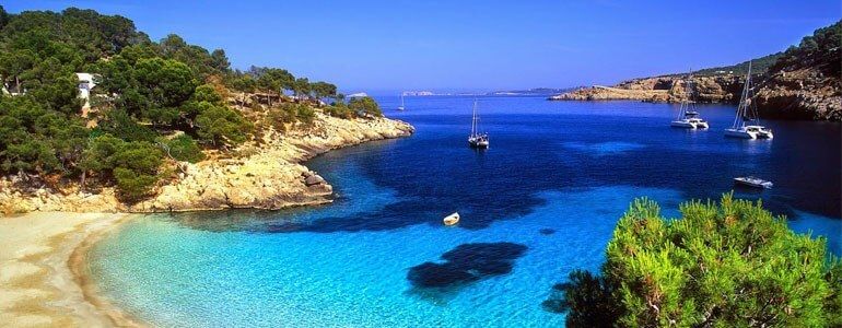 Routes by car to the best coves in Menorca