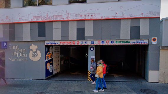 dCentauro Rent a Car-parkeringsplassen Barcelona Sants